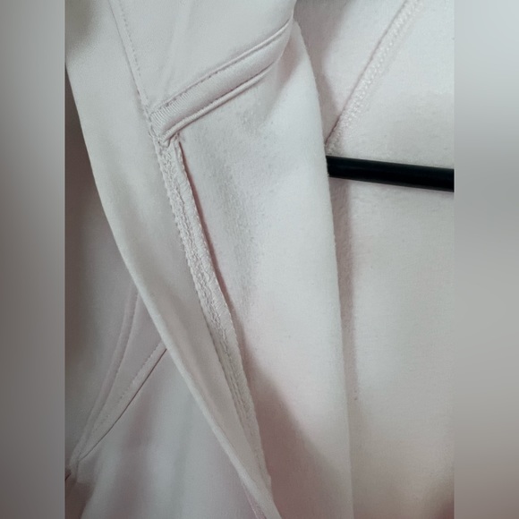 Like New! Light Pink Under Armour 1/2 Zip, size Medium - Picture 8 of 9